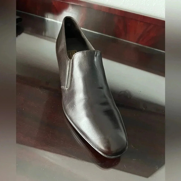 Munro ladies heeled loafers. Size 11M, leather, excellent cond.,  Brown trend! - Picture 13 of 15